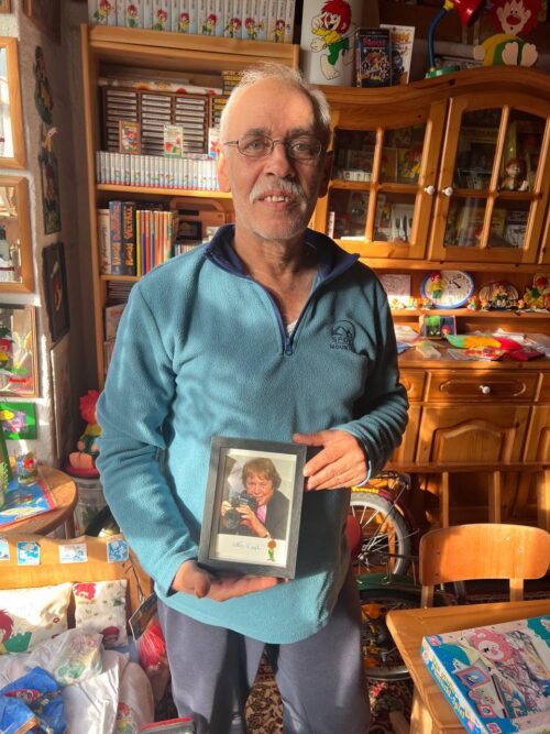 Sven Coorßen mit Foto von Ellis Kaut
